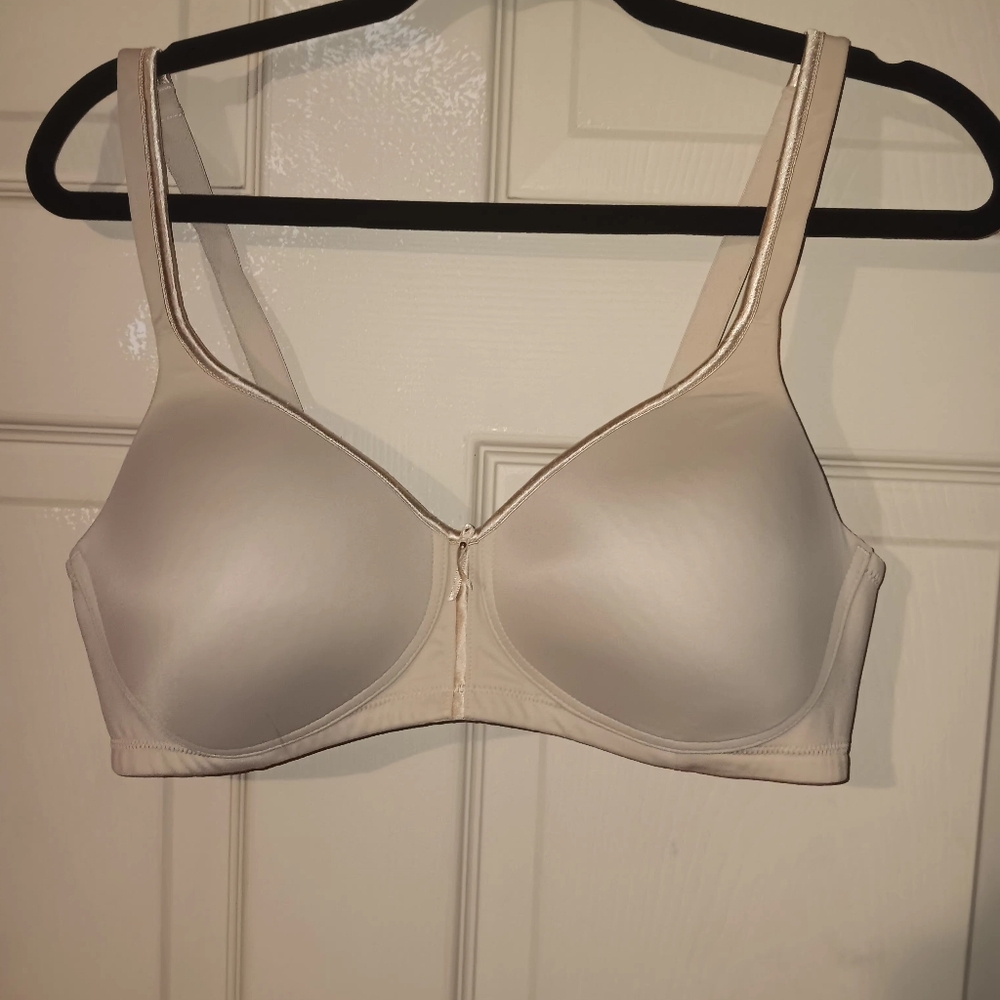 Vanity Fair Women's Cream Bra Sz 38 C